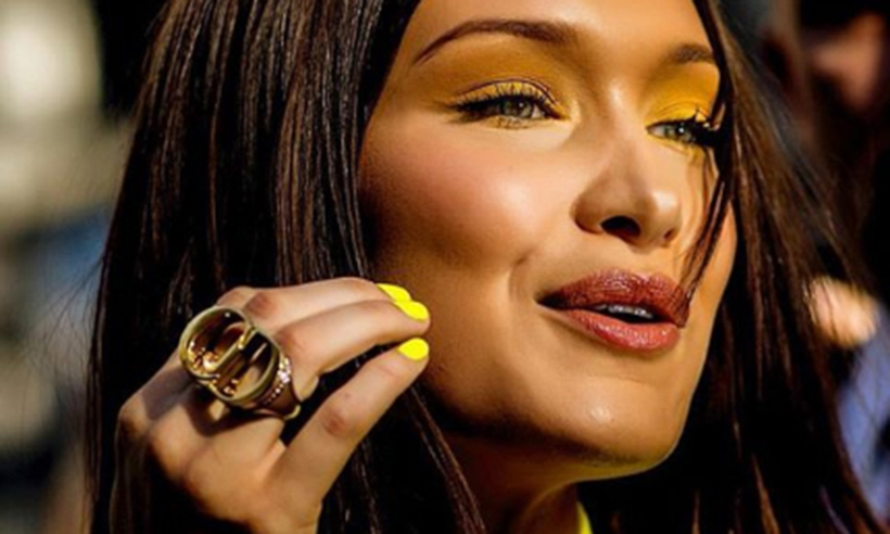 Lo smalto giallo come quello di Bella Hadid è il trend unghie dell’estate 2018