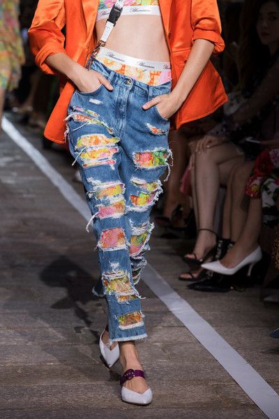Blumarine jeans con strappi e fiori Pinterest