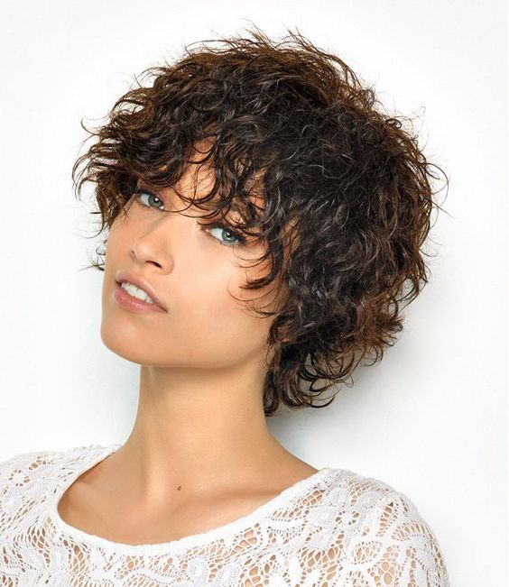 Capelli corti ricci con frangia tagli ricci 2018
