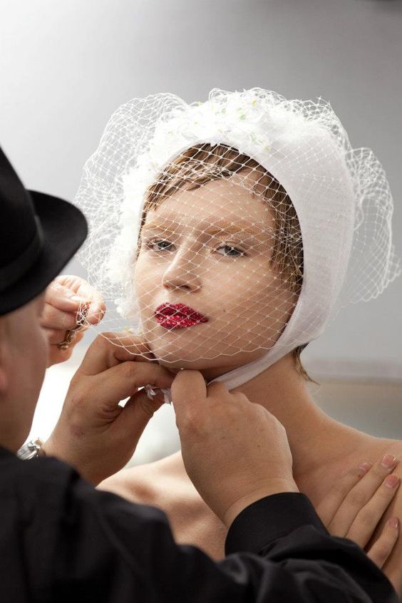 Capelli corti sposa veletta