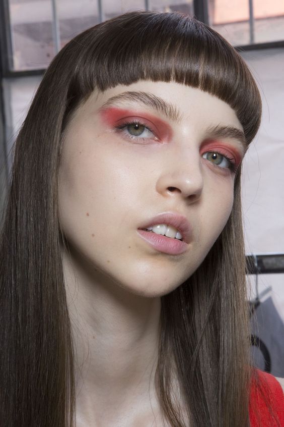 Capelli lunghi e frangetta corta