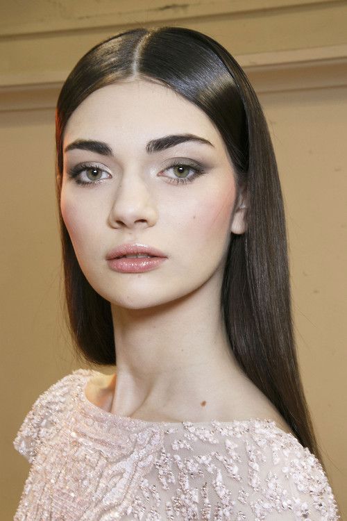 Capelli lunghi e lisci pari