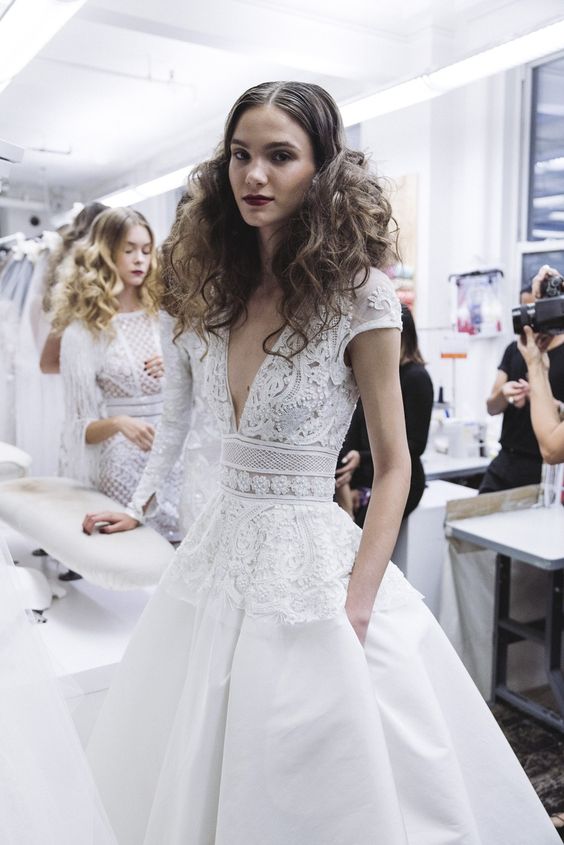 Capelli lunghi sposa mossi e voluminosi