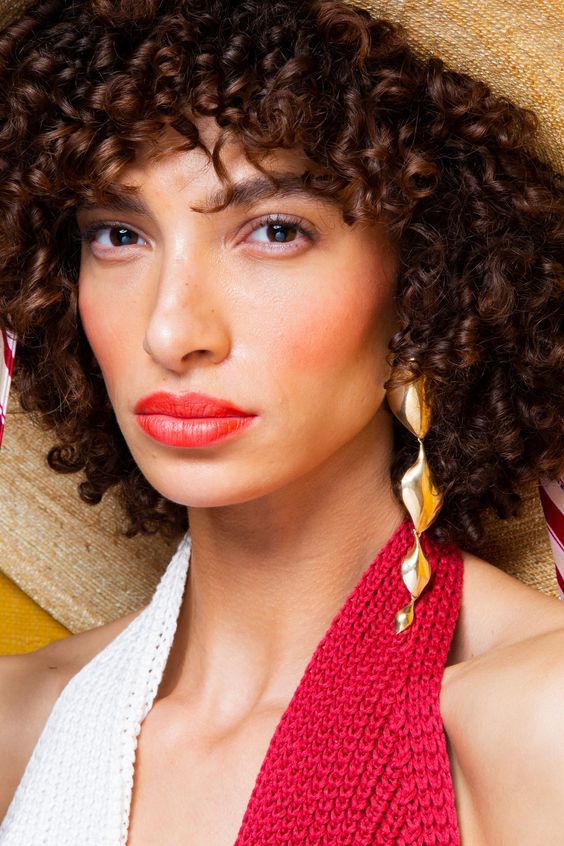 Capelli ricci a caschetto