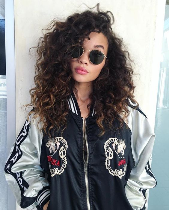 Capelli ricci lunghi scalati tagli ricci 2018