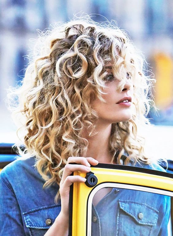 Capelli ricci medi scalati tagli ricci 2018