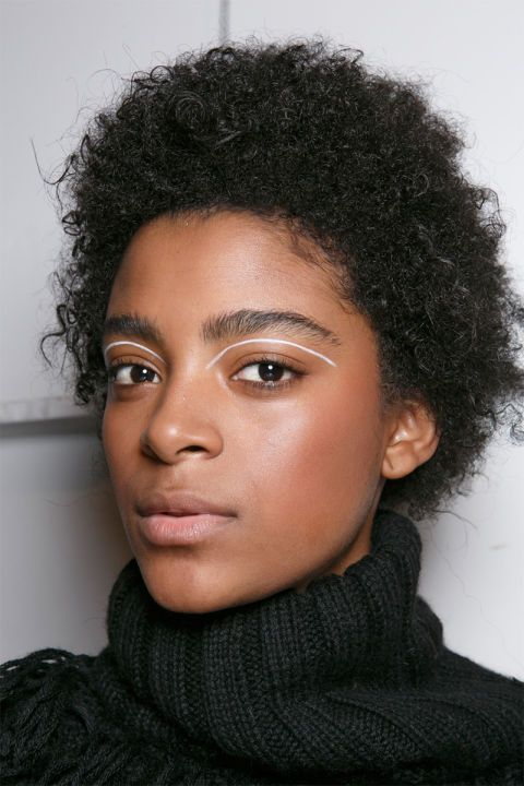 Capelli ricci taglio asimmetrico inverno 2019
