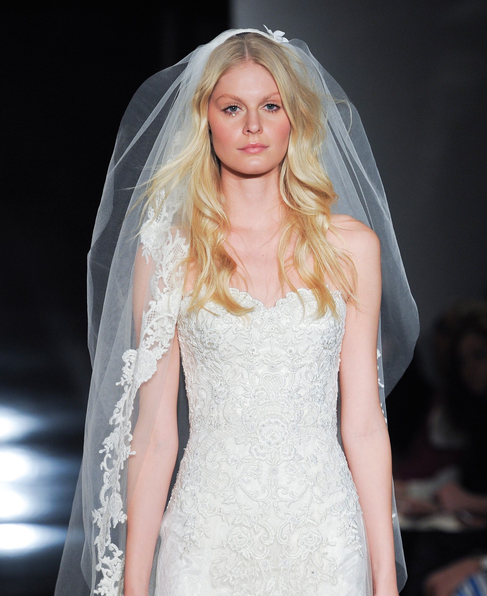 Capelli sciolti sposa con velo