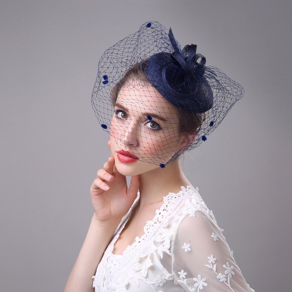 Cappello da cerimonia con veletta come vestirsi a un matrimonio