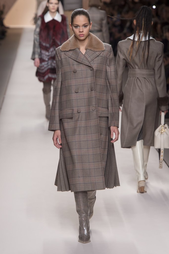 Cappotti di tendenza autunno inverno 2018 2019 Fendi