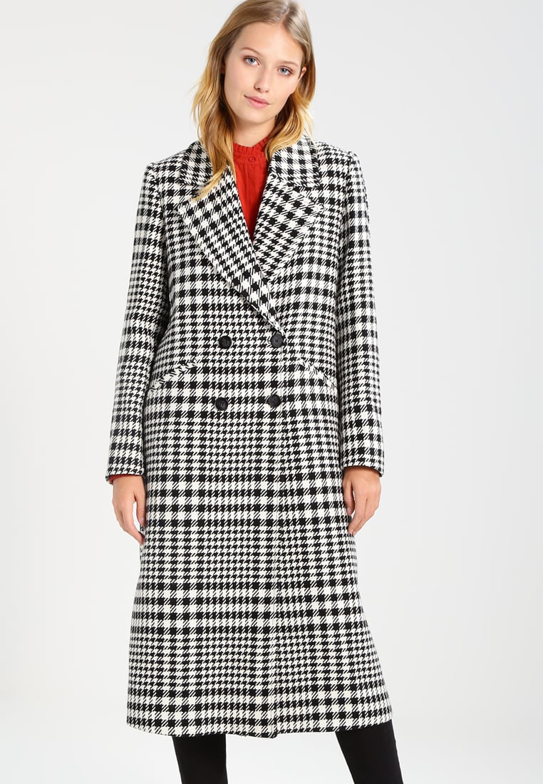 Cappotto lungo a quadri bianco e nero Benetton tendenze inverno 2018