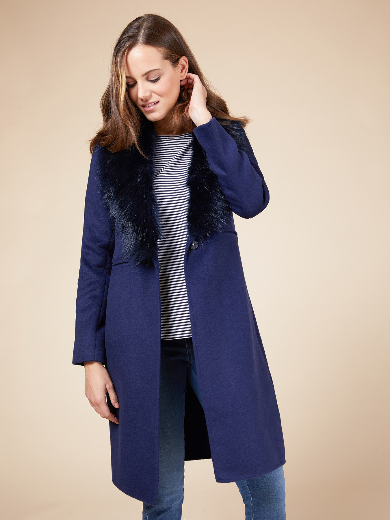 Cappotto blu con pelliccia ecologica Oltre a 179 euro