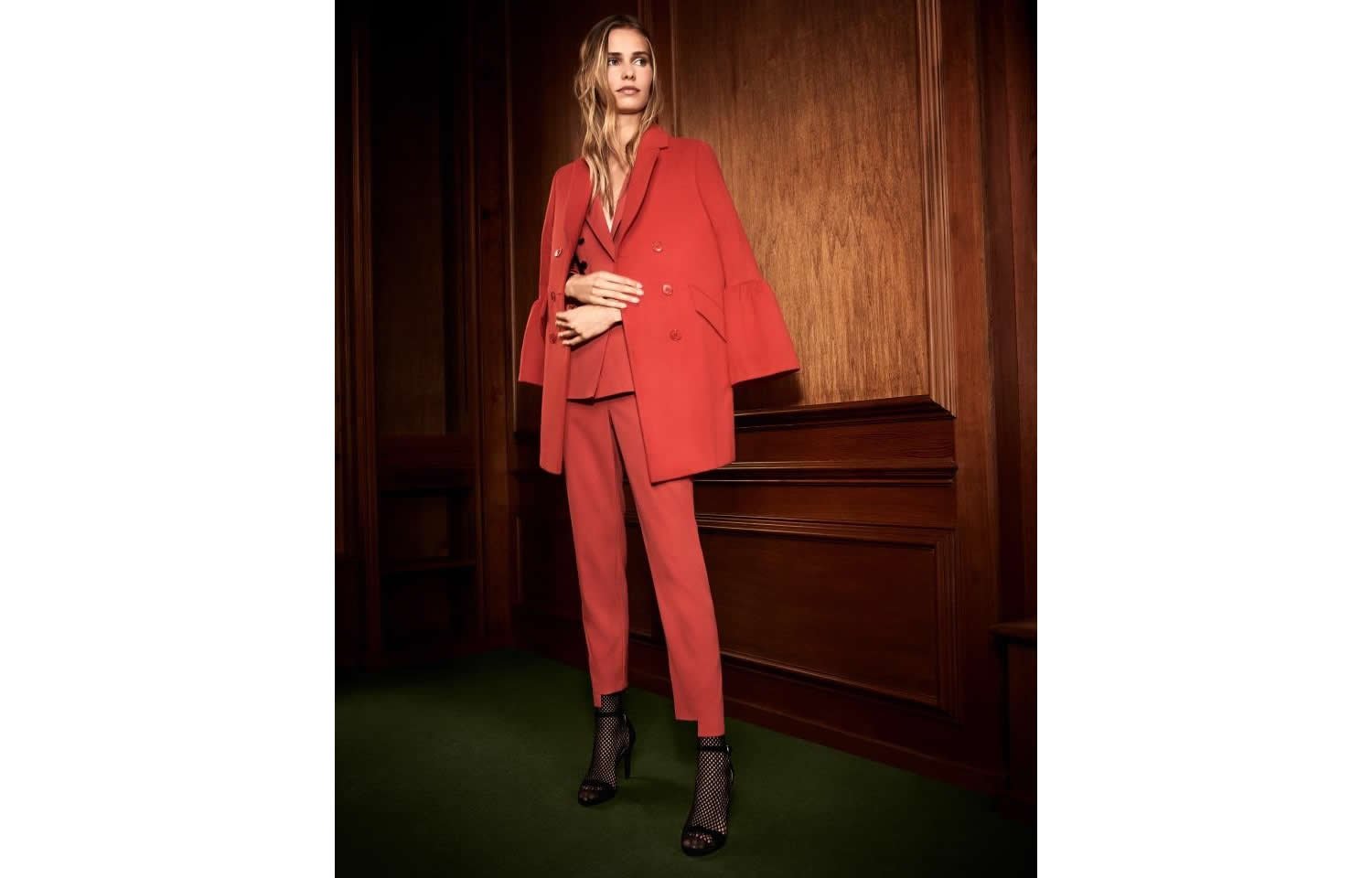 Colore rosso di tendenza su abiti e accessori Autunno/Inverno 2017-2018 [FOTO]