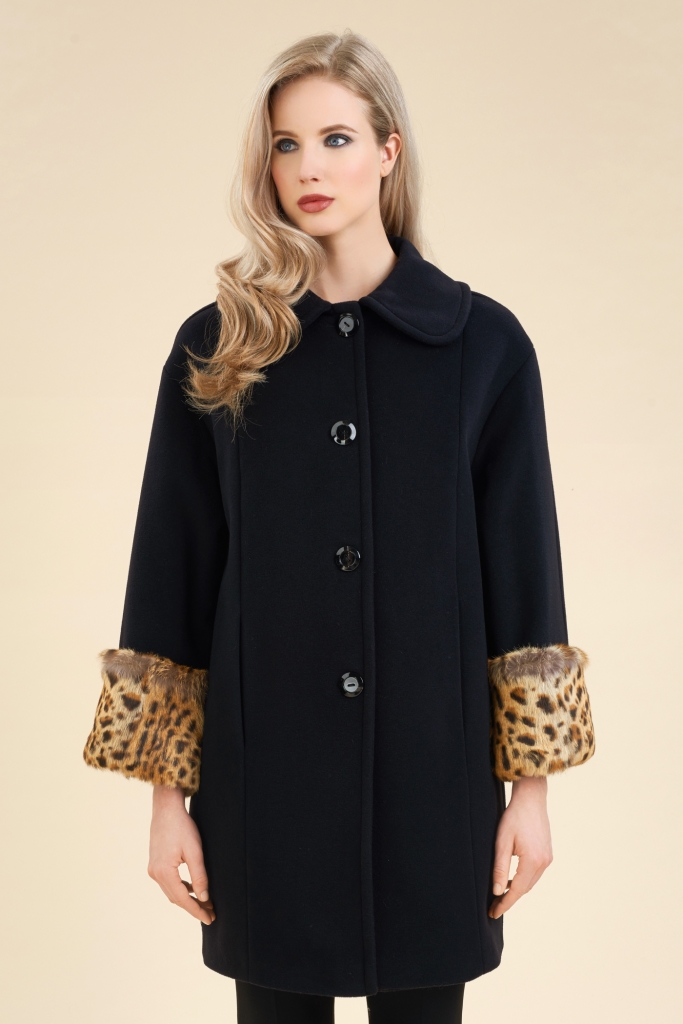 Cappotto elegante Luisa Spagnoli con polsini in pelliccia a 590 euro