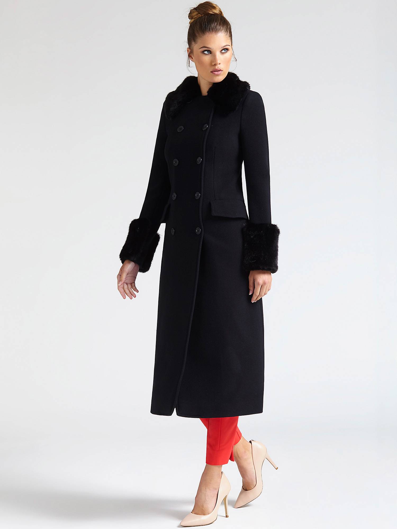 Cappotto elegante con pelliccia Guess a 399 euro