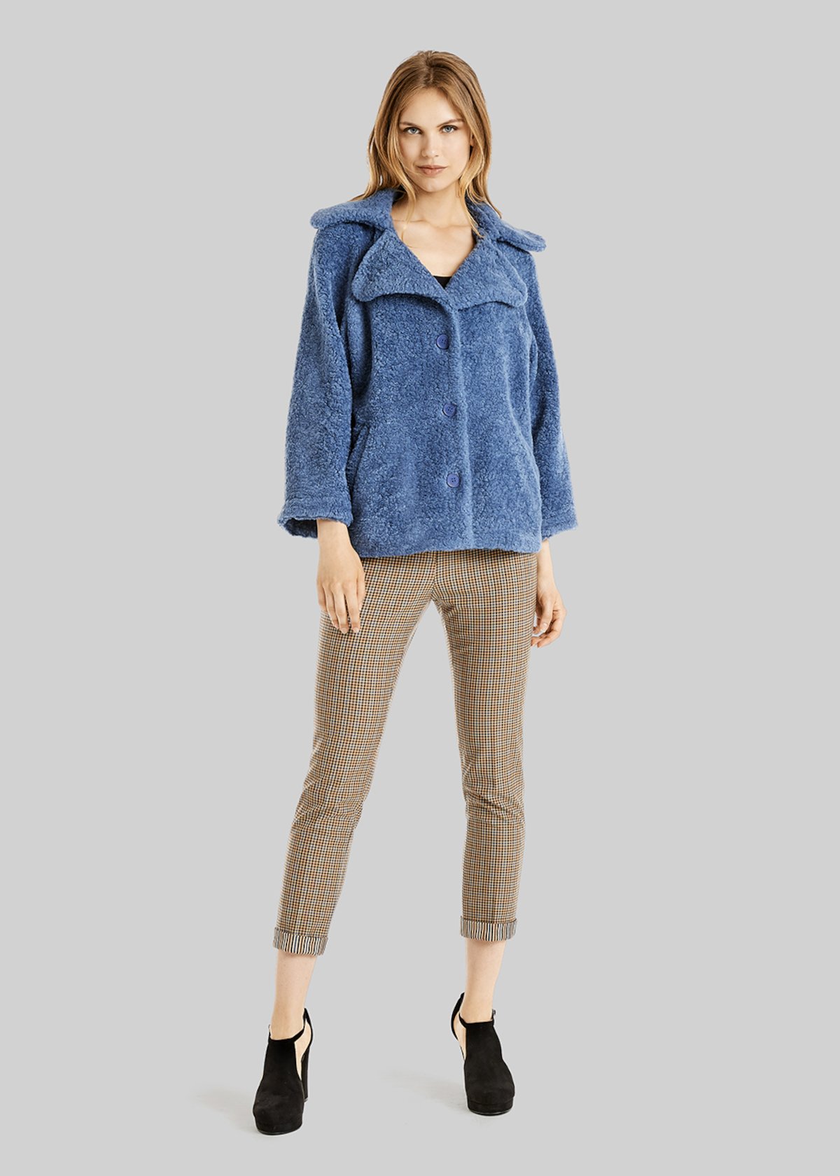 Cappotto in pelliccia ecologica Camomilla a 139,90 euro autunno inverno 2018 2019