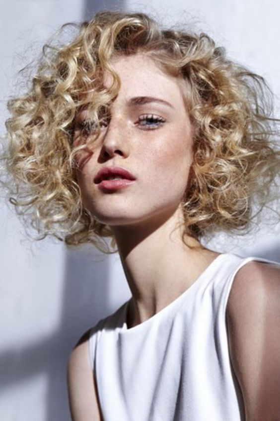 Caschetto capelli ricci tagli ricci 2018