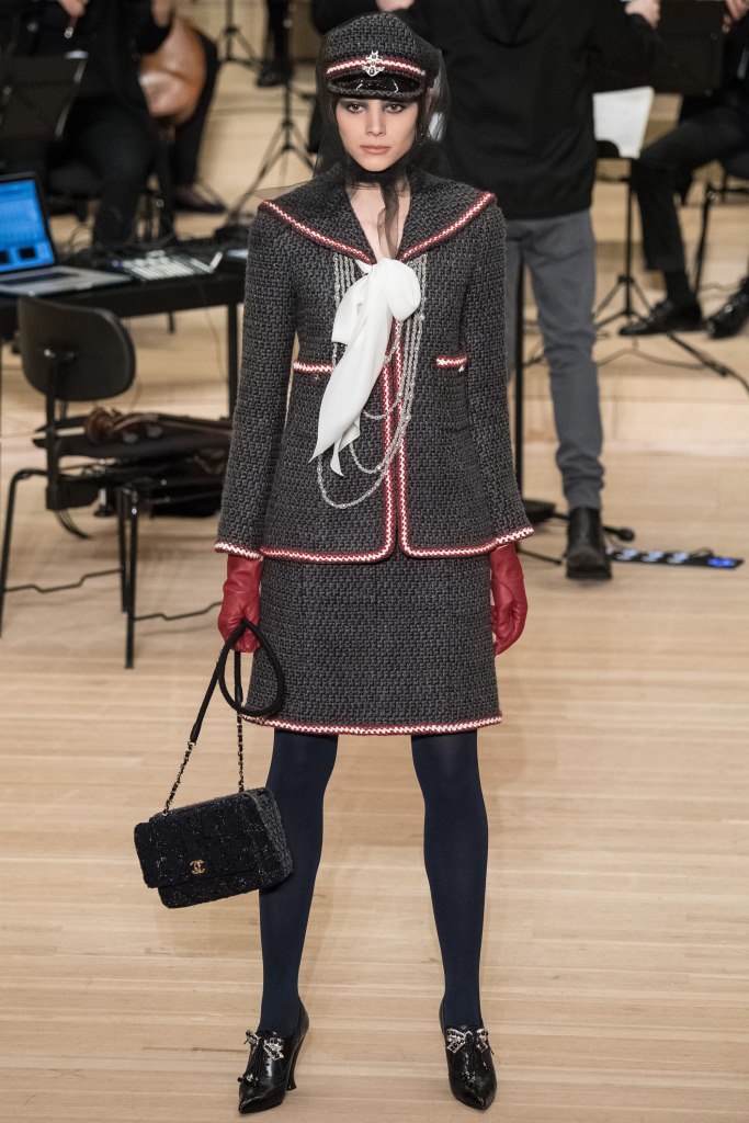 Chanel Metiers d’Art 2018 look militare