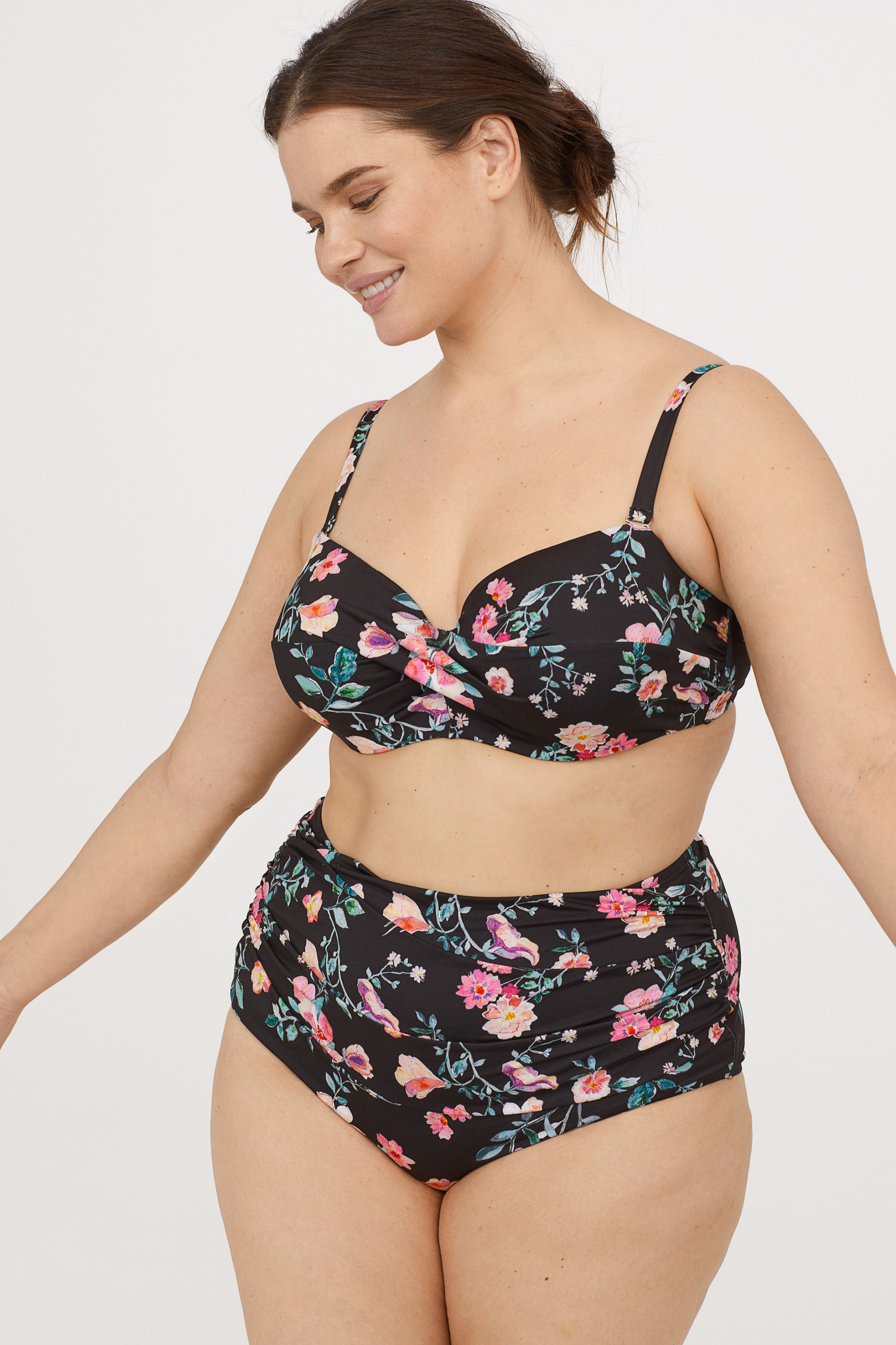 Costume con slip a vita alta H&M a 19,99 euro