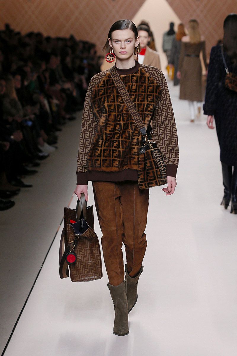 Felpa logata in pelliccia Fendi autunno inverno 2018 2019