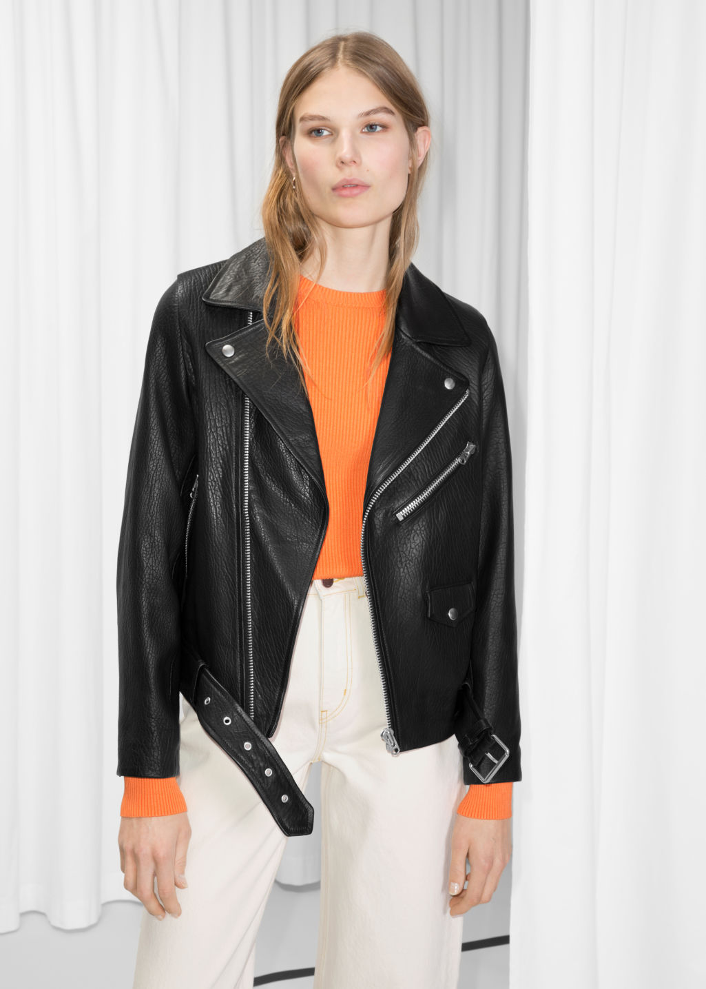 Giacca di pelle nera And Other Stories a 395 euro