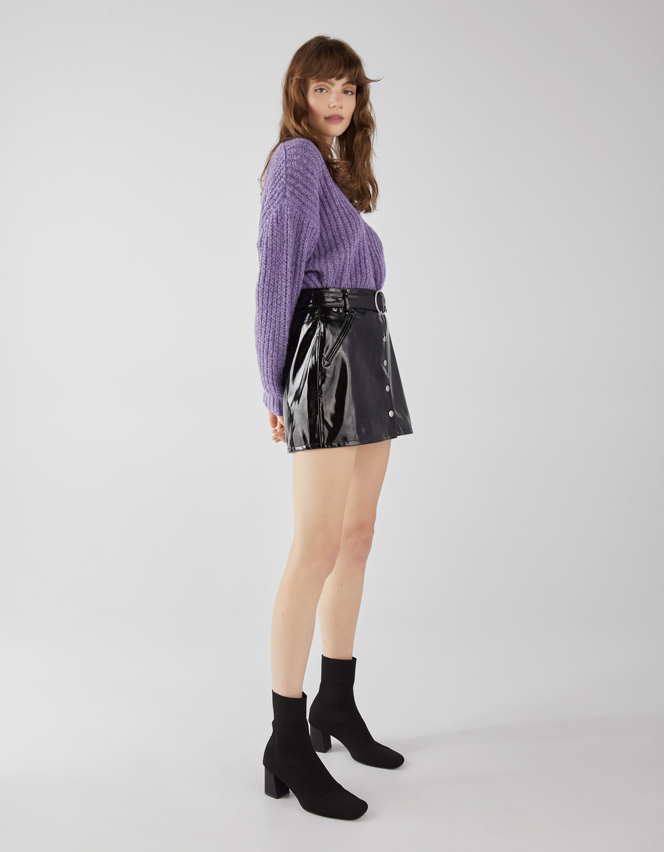 Gonna in pelle nera lucida Bershka effetto vinile tendenza autunno inverno 2018 2019