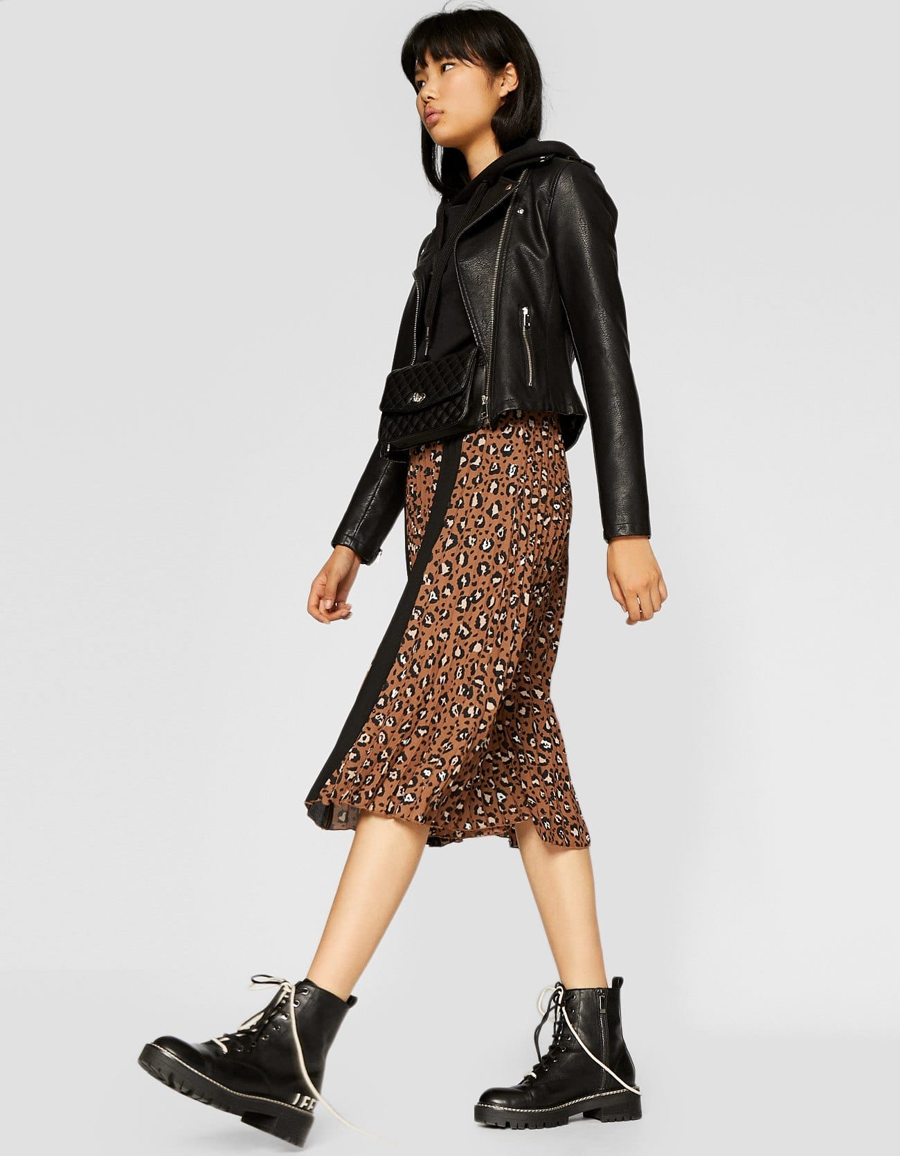 Gonna midi leopardata Stradivarius a 19,99 euro