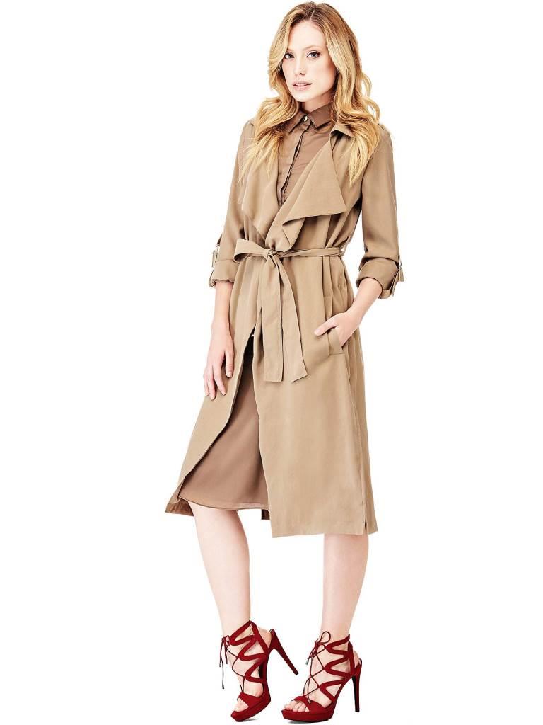 Guess, la collezione PrimaveraEstate 2018 trench