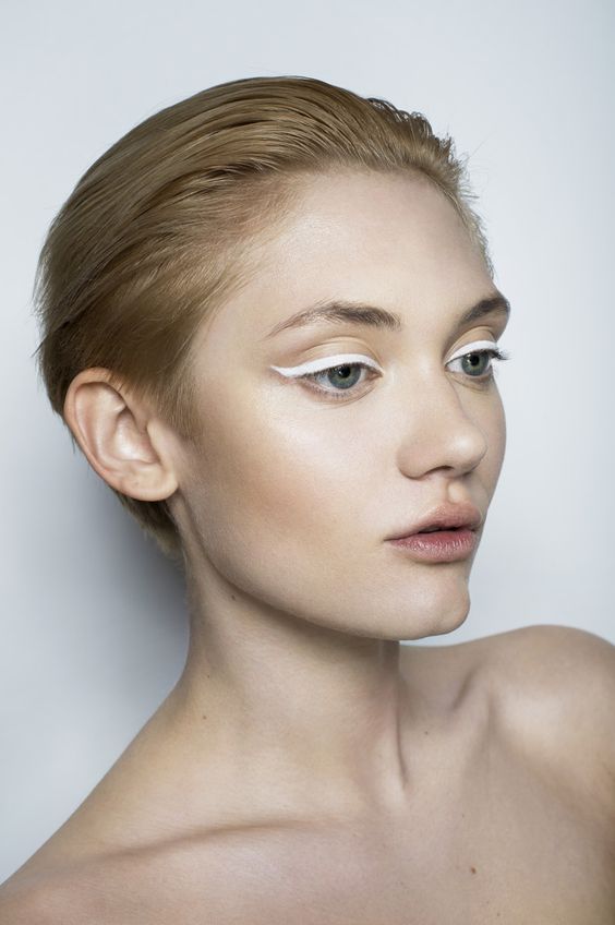Tendenze make up Primavera 2018: occhi, labbra, viso, unghie [FOTO]