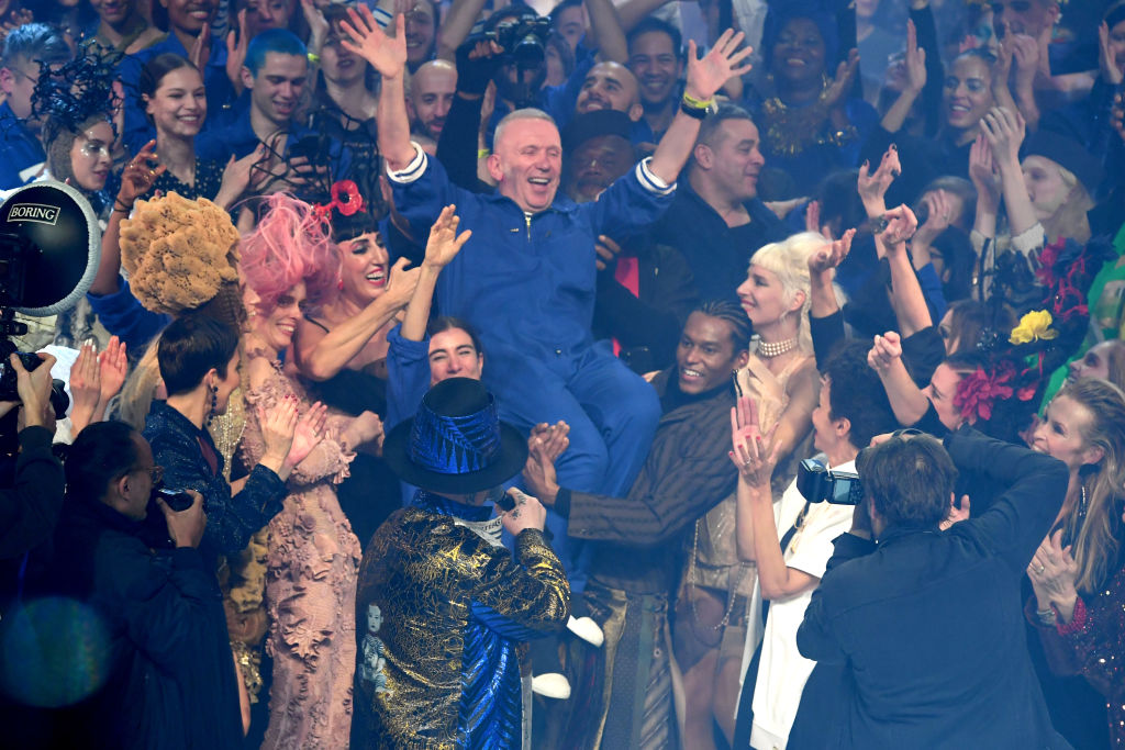 Jean Paul Gaultier, dopo 50 anni lo stilista dà l’addio alle passerelle