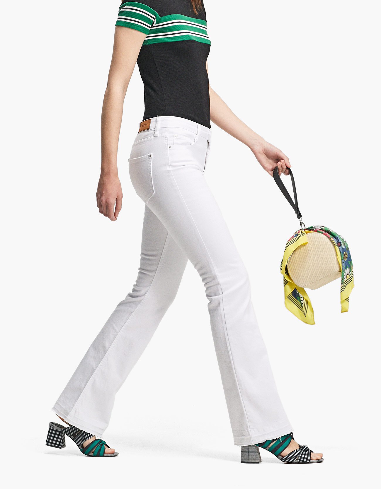 Jeans bianchi a zampa Stradivarius
