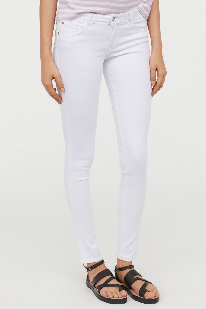 Jeans bianchi elasticizzati H&M a 29,99 euro