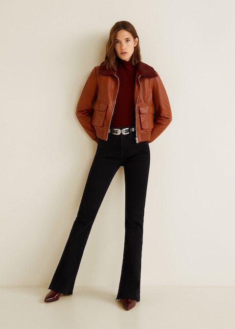 Jeans neri a zampa Mango a 39,99 euro