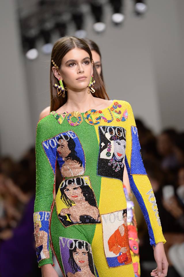 Kaia in passerella da Versace