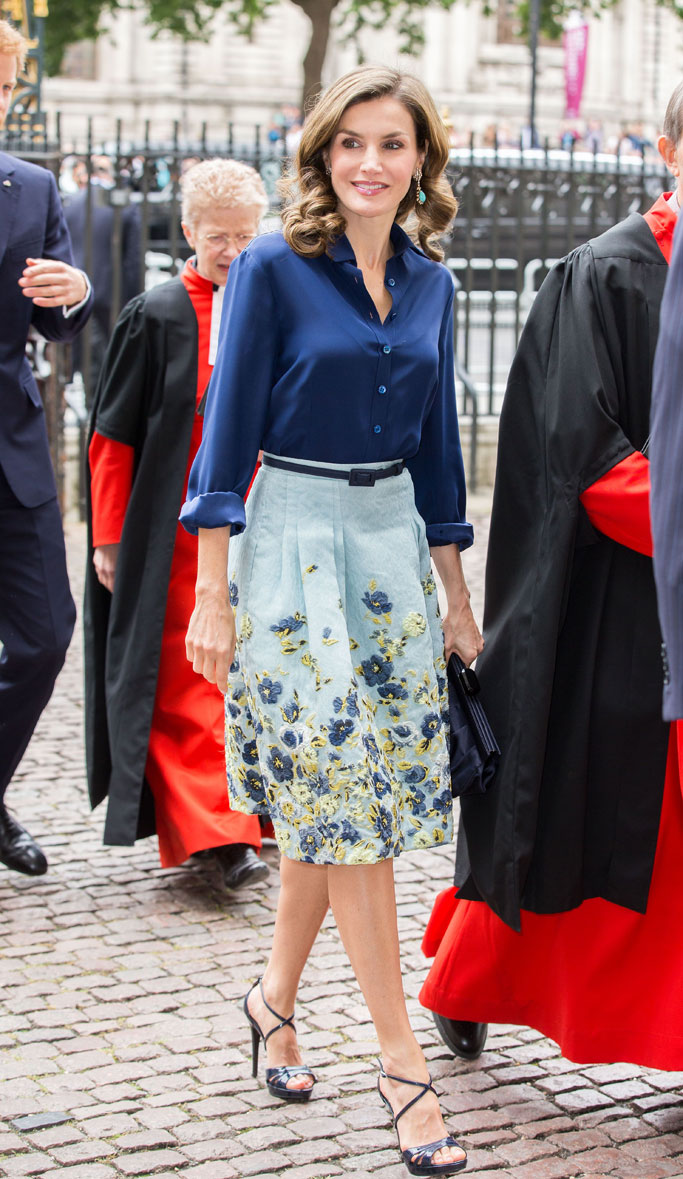 La regina Letizia in Carolina Herrera