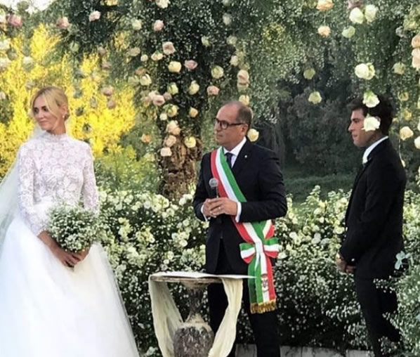 Il matrimonio di Chiara Ferragni e Fedez a Noto: i look della sposa e degli invitati [FOTO]