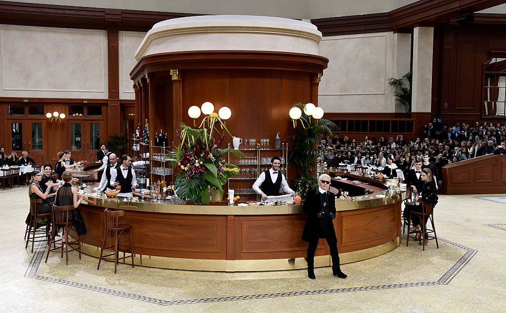 Chanel : Runway Paris Fashion Week Womenswear Fall/Winter 2015/2016