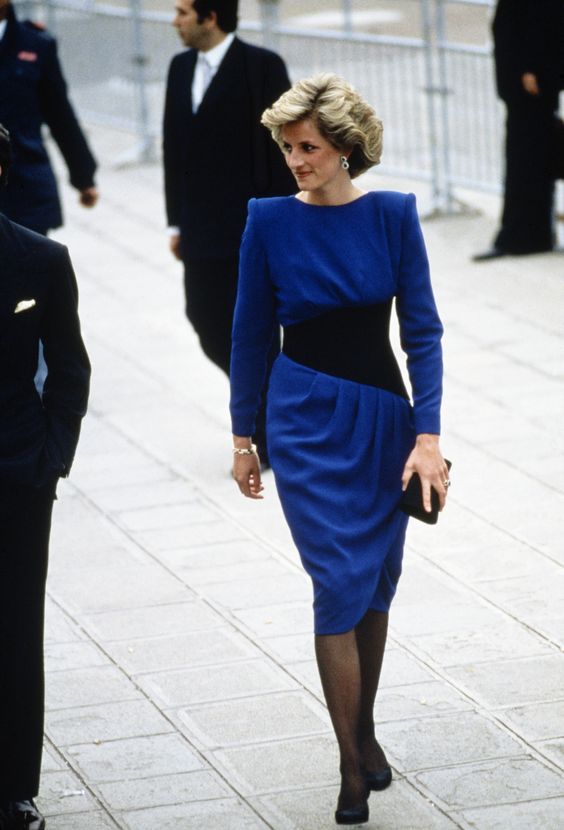 Come abbinare il blu e il nero Diana