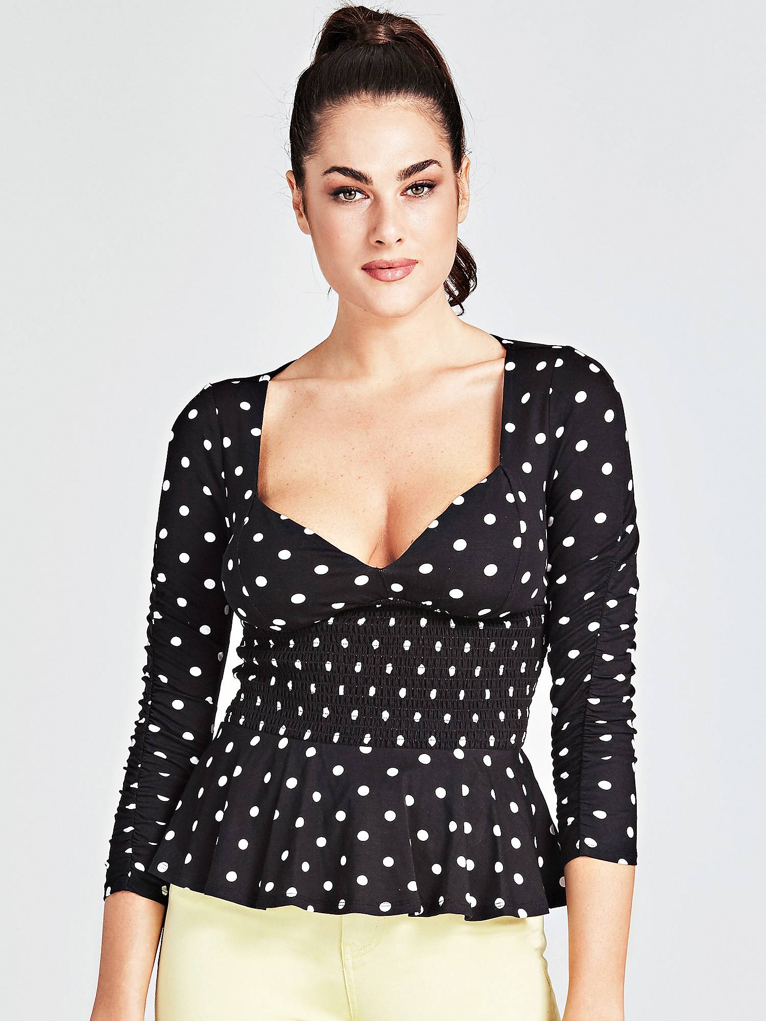 Maglia nera a pois a 69,90 euro