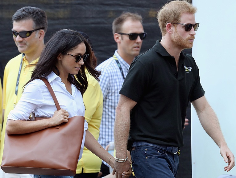 Meghan markle harry mano nella mano
