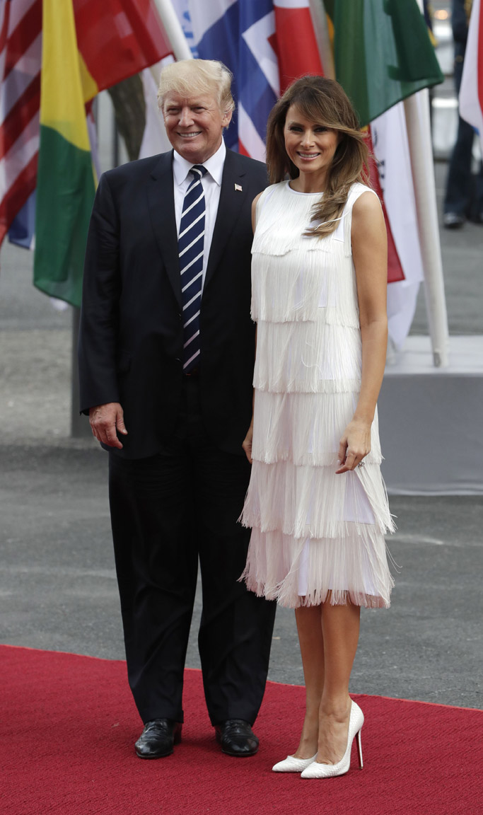 Melania Trump in Kors bianco