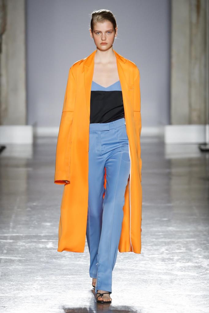 Milano Fashion Week settembre 2018 tendenze Primavera Estate 2019 pantaciclisti arancione