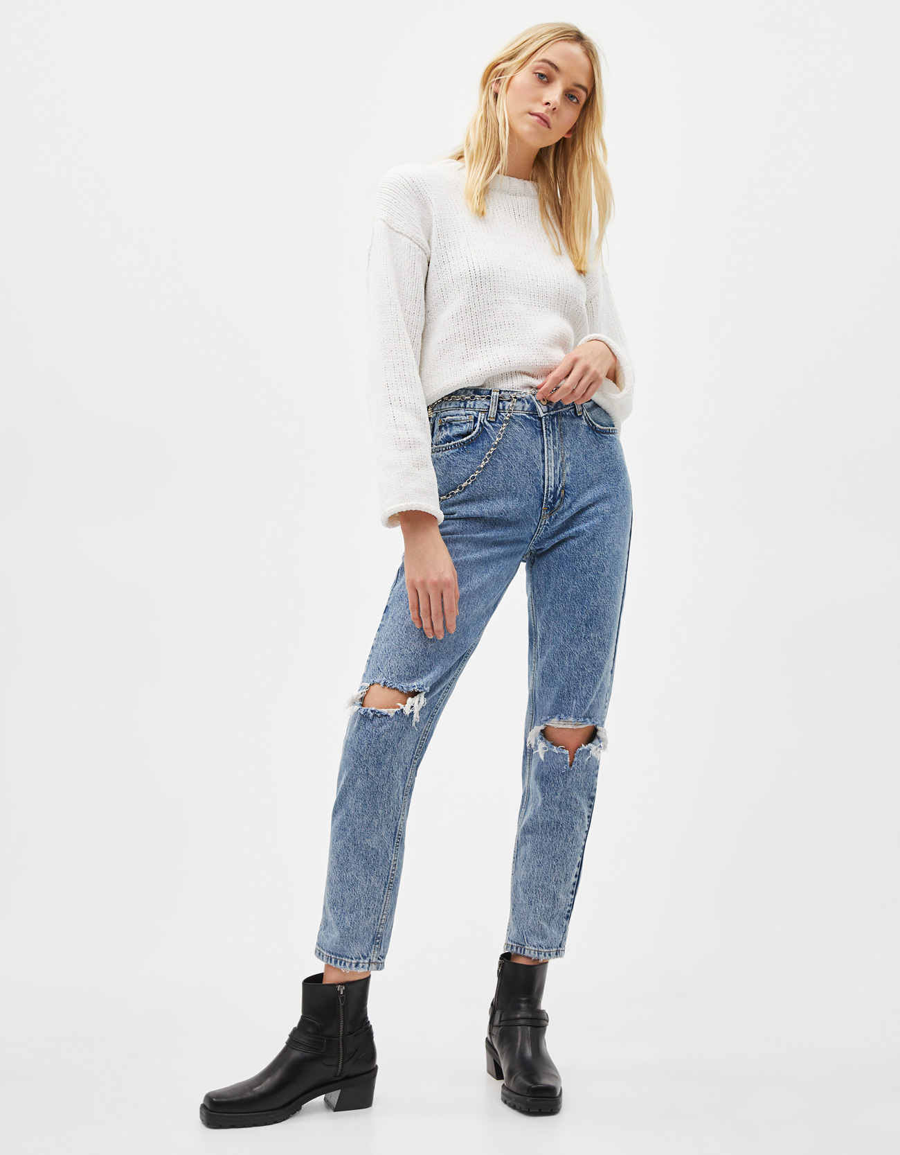 Mom jeans strappati Bershka a 39,99 euro