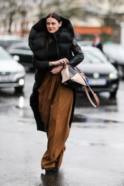 Pantaloni a palazzo con pinces