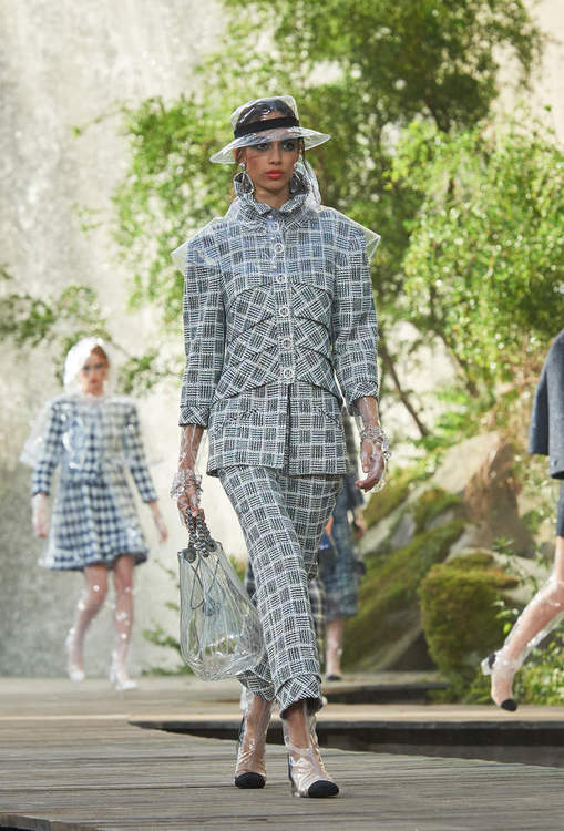 Pantaloni alla caviglia 2018: tutti i trend da conoscere per la Primavera/Estate [FOTO]