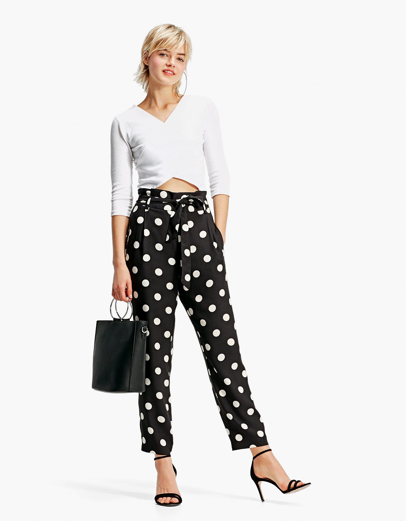 Pantaloni a pois con vita paper bag Stradivarius