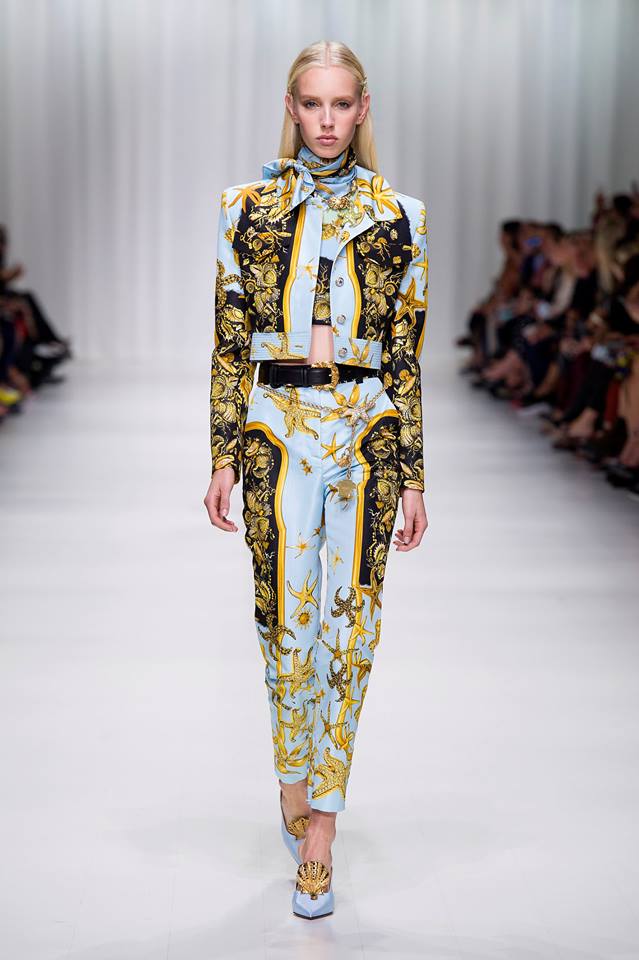 Pantaloni a sigaretta stampati Versace fb