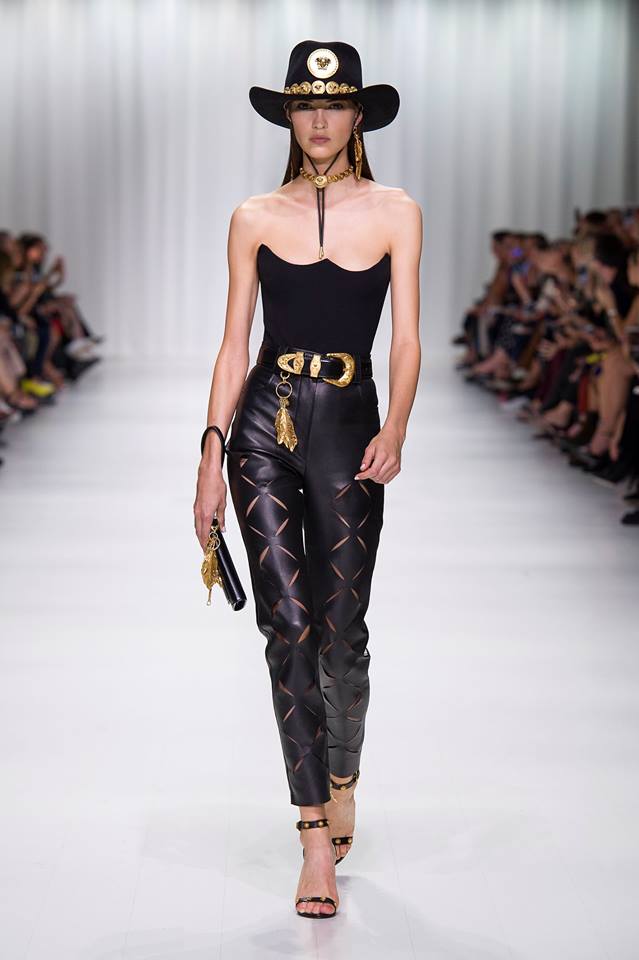 Pantaloni di pelle alla caviglia Versace