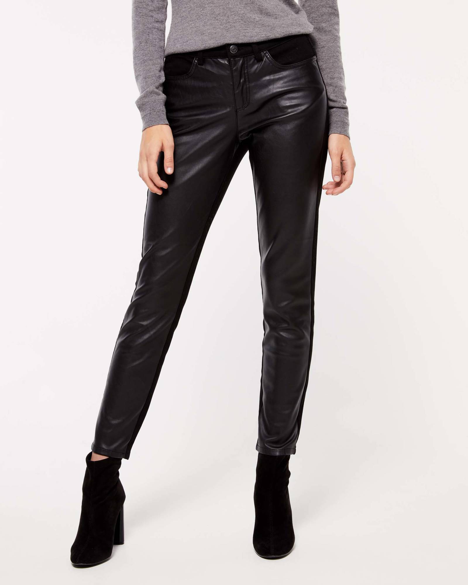 Pantaloni in denim e finta pelle Sisley a 79,95 euro autunno inverno 2018 2019