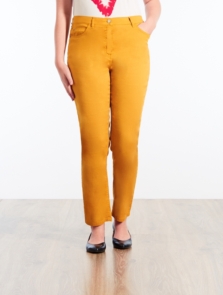 Pantaloni in lino e cotone Persona a 131 euro